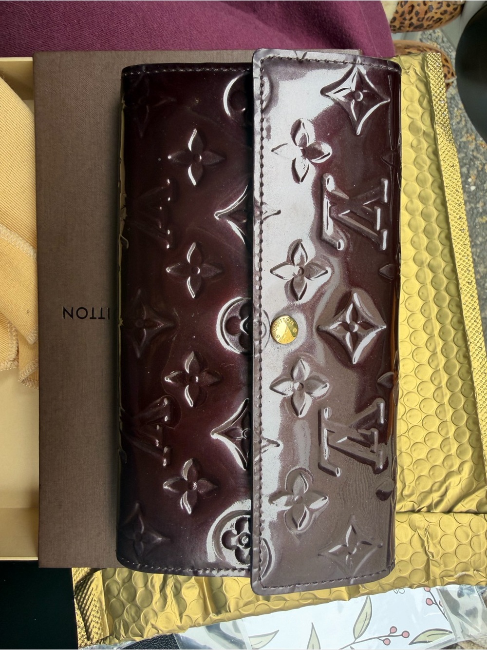Louis Vuitton Vernis Sarah Wallet Burgundy Patent Leather Monogram Box Dust Bag